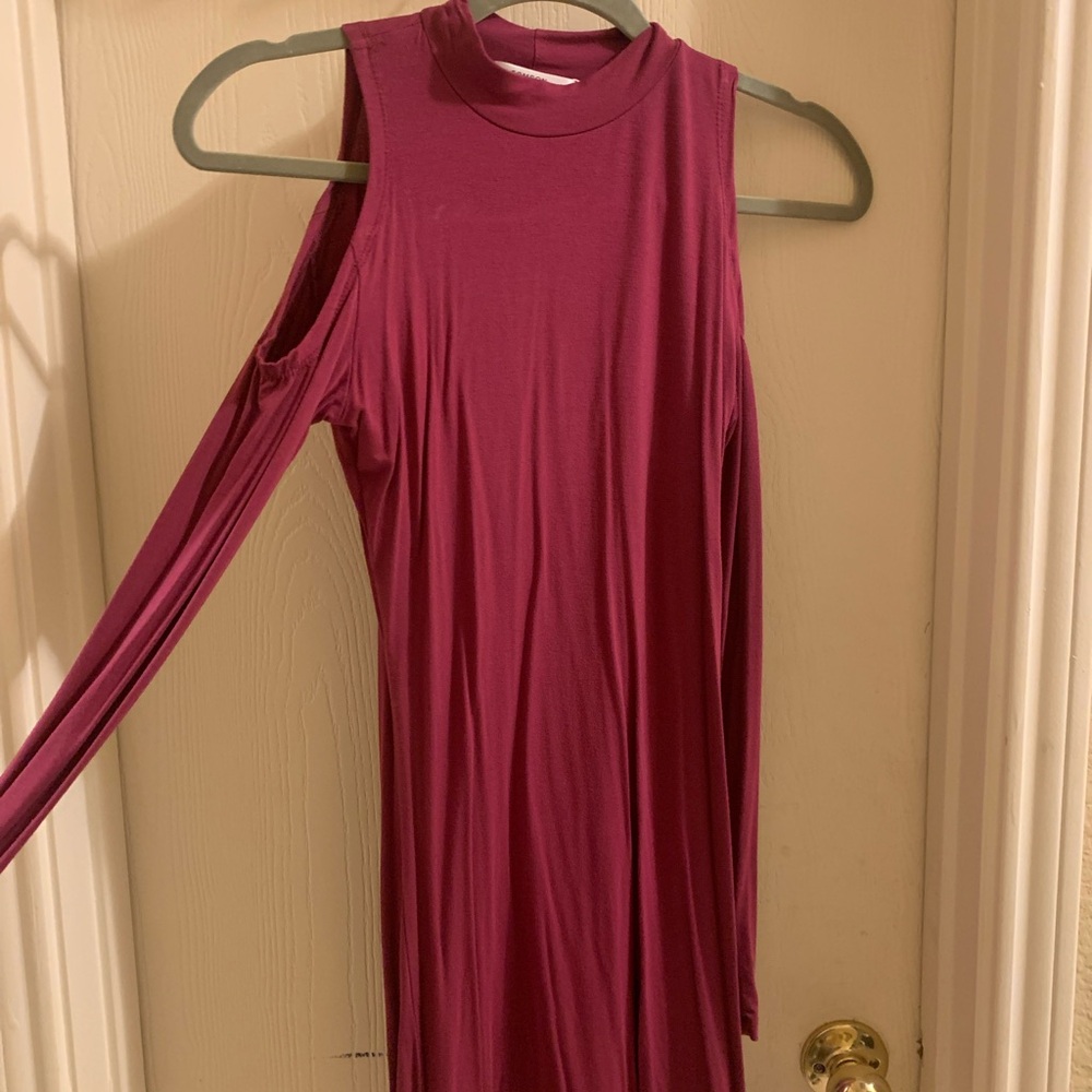 Elegant Burgundy Cold Shoulder Dress, no size listed but fits as S-M
